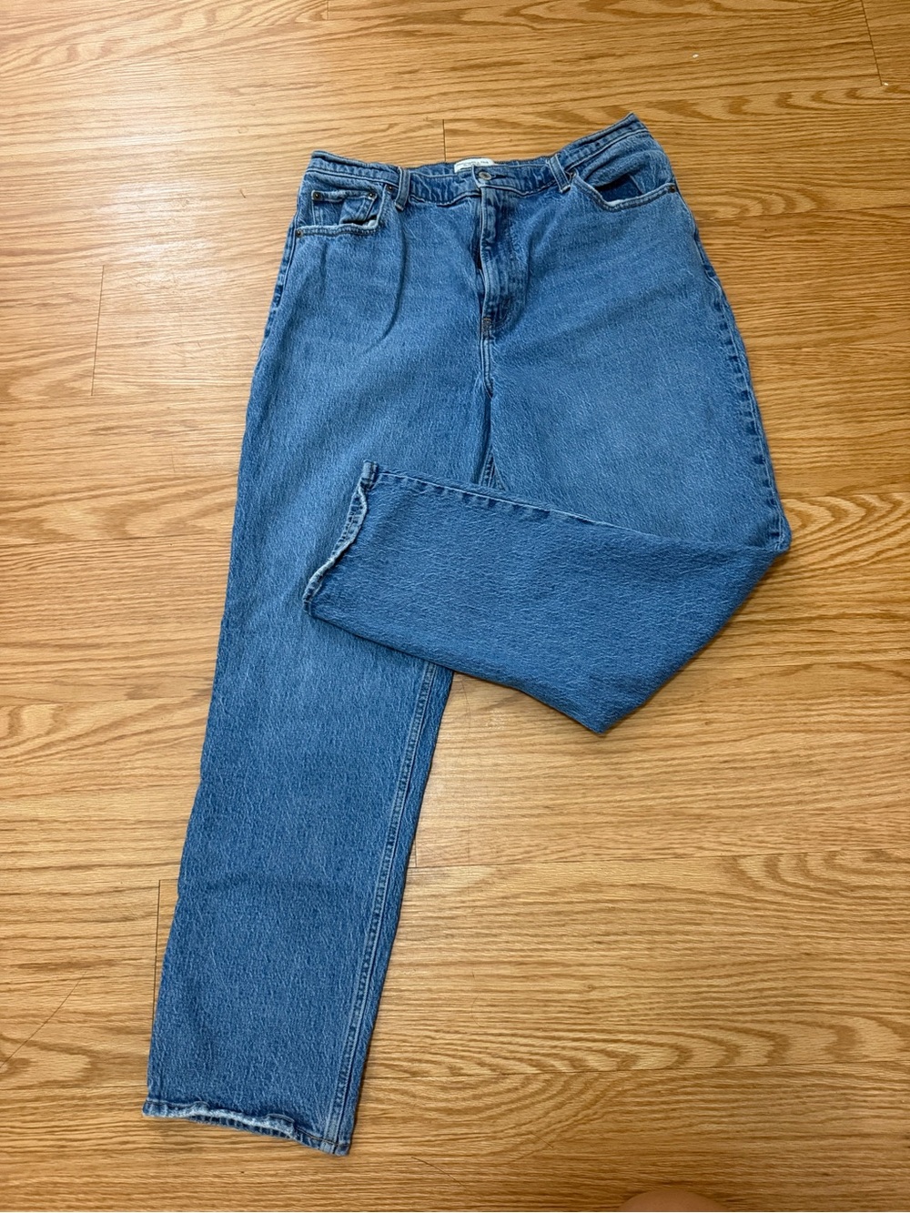 Abercrombie & Fitch Straight-Leg Jeans in Medium Blue